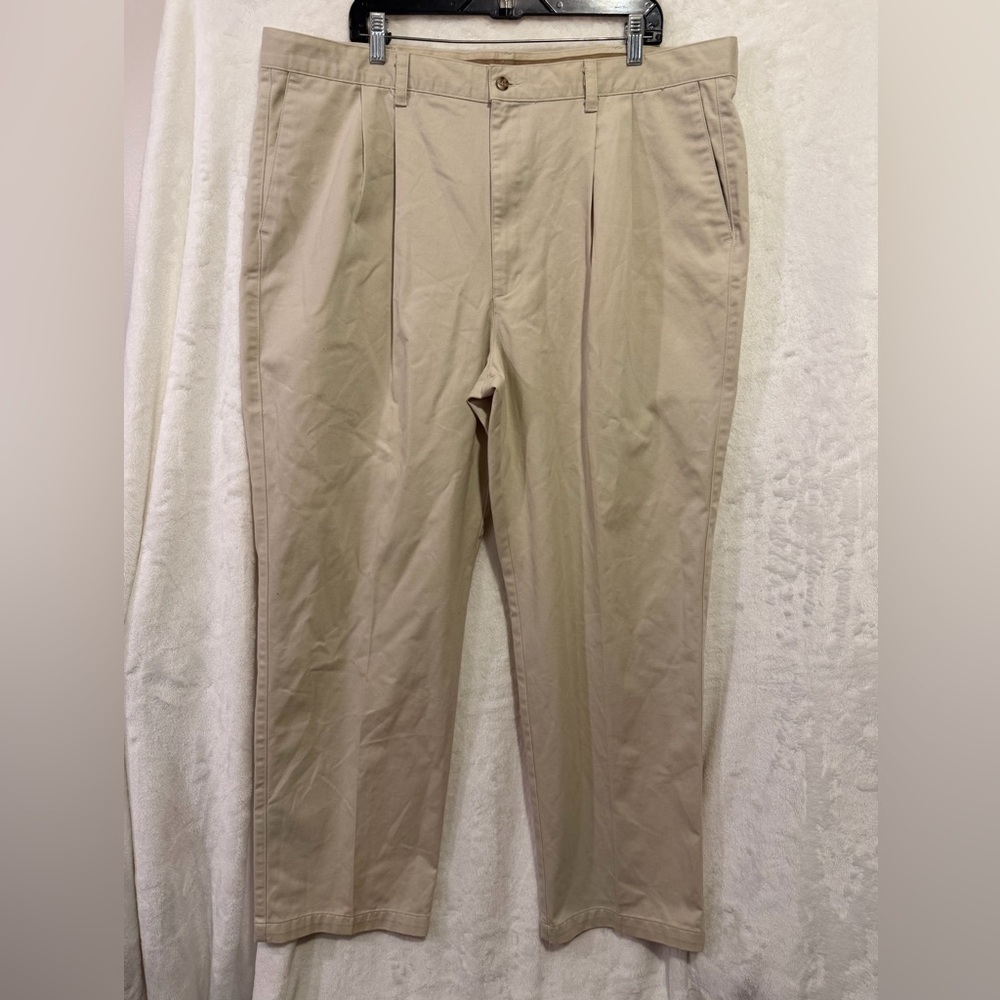 Dockers Classic Fit Pleated Pants Mens 40x32 Beige No Wrinkle Twill Khakis Chino